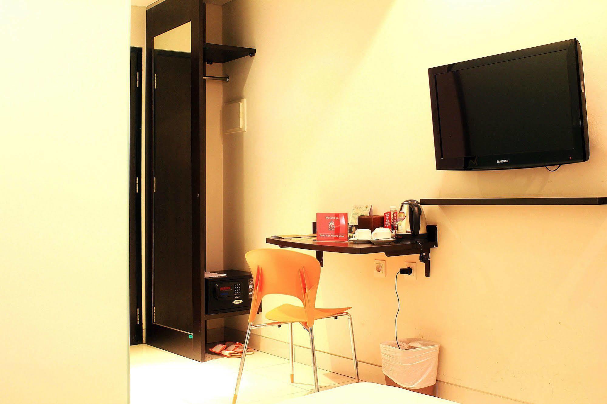 Zen Premium Setrawangi Raya Hotel Bandung Exterior foto