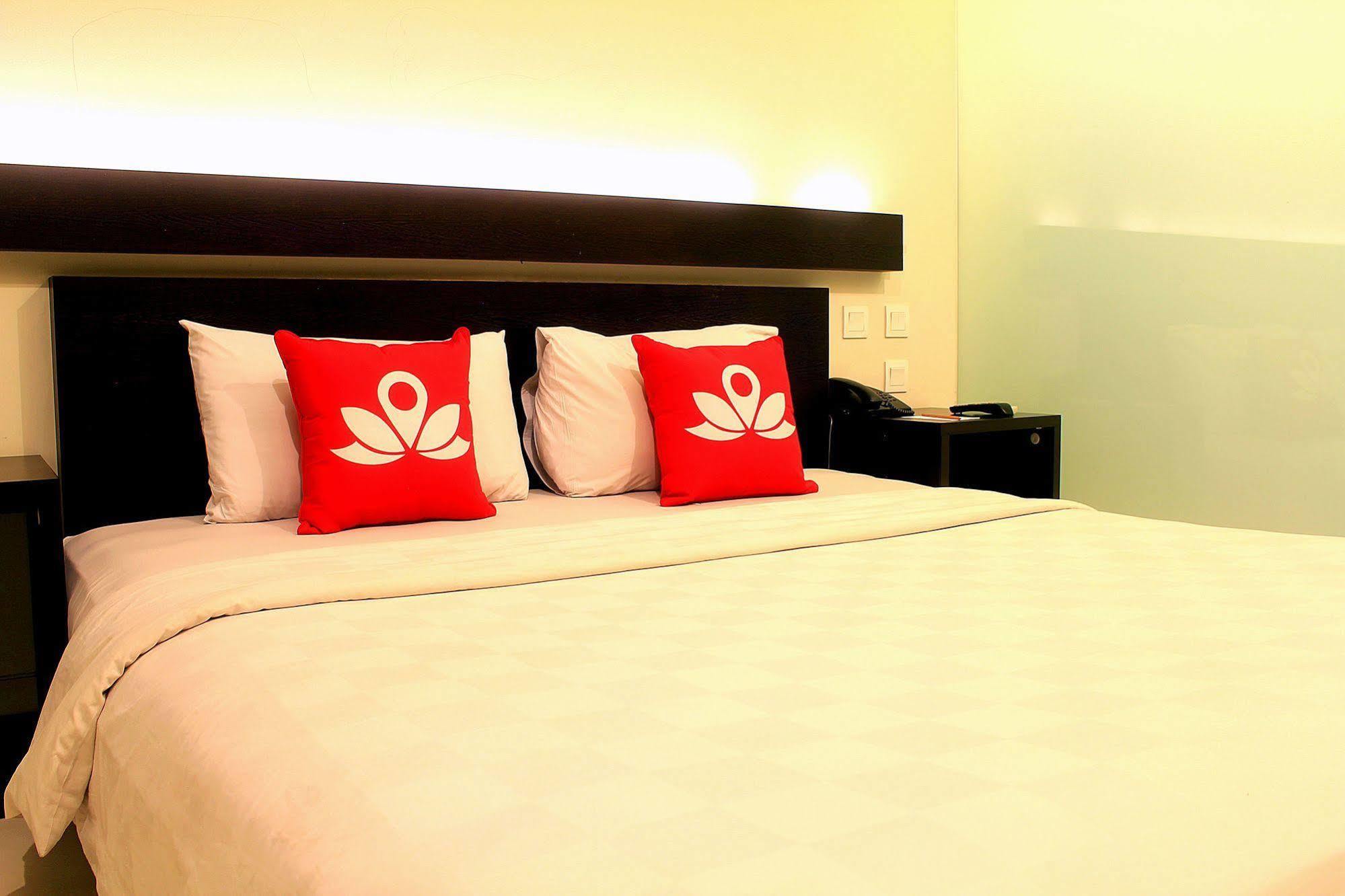 Zen Premium Setrawangi Raya Hotel Bandung Exterior foto