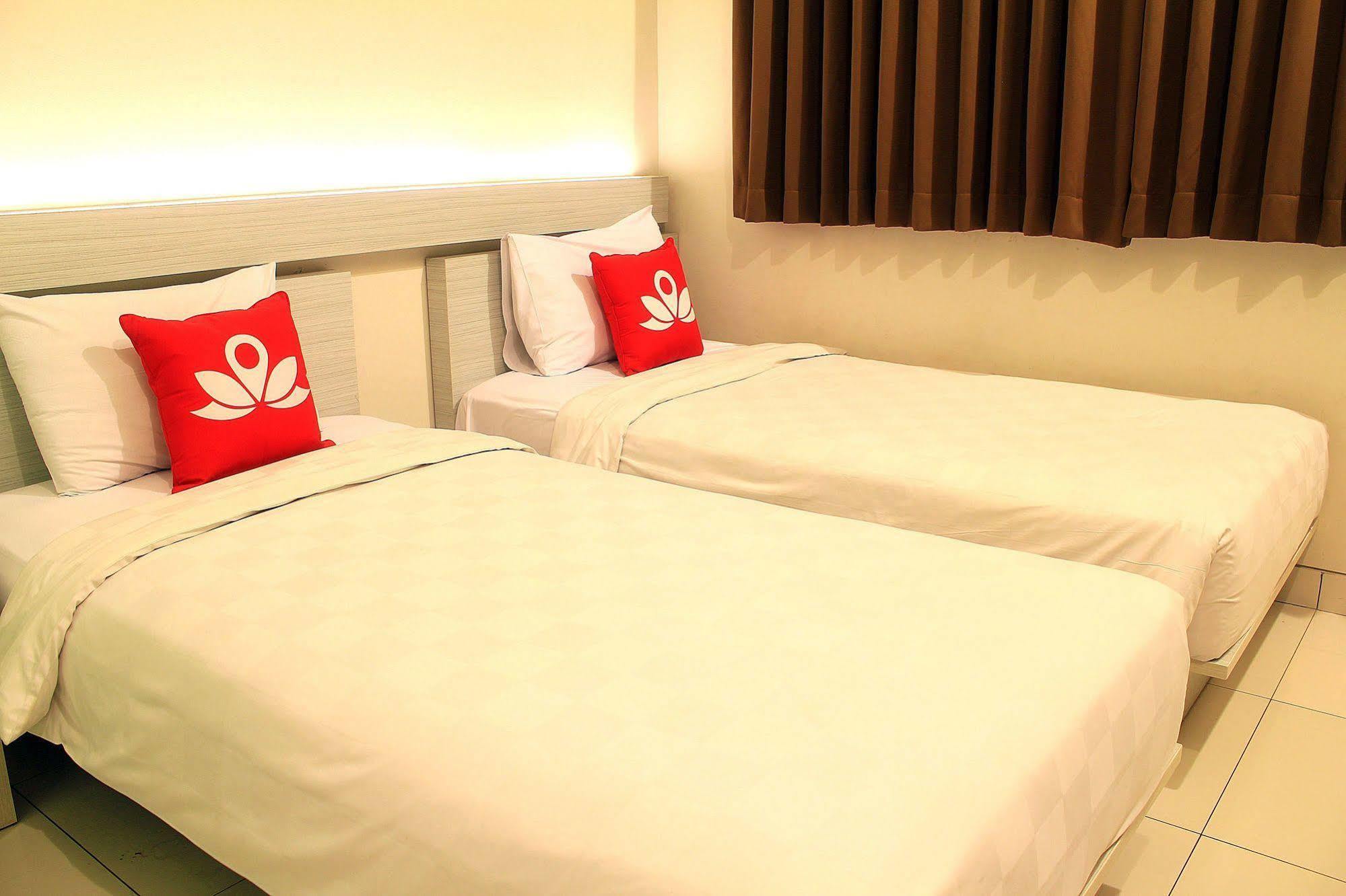 Zen Premium Setrawangi Raya Hotel Bandung Exterior foto