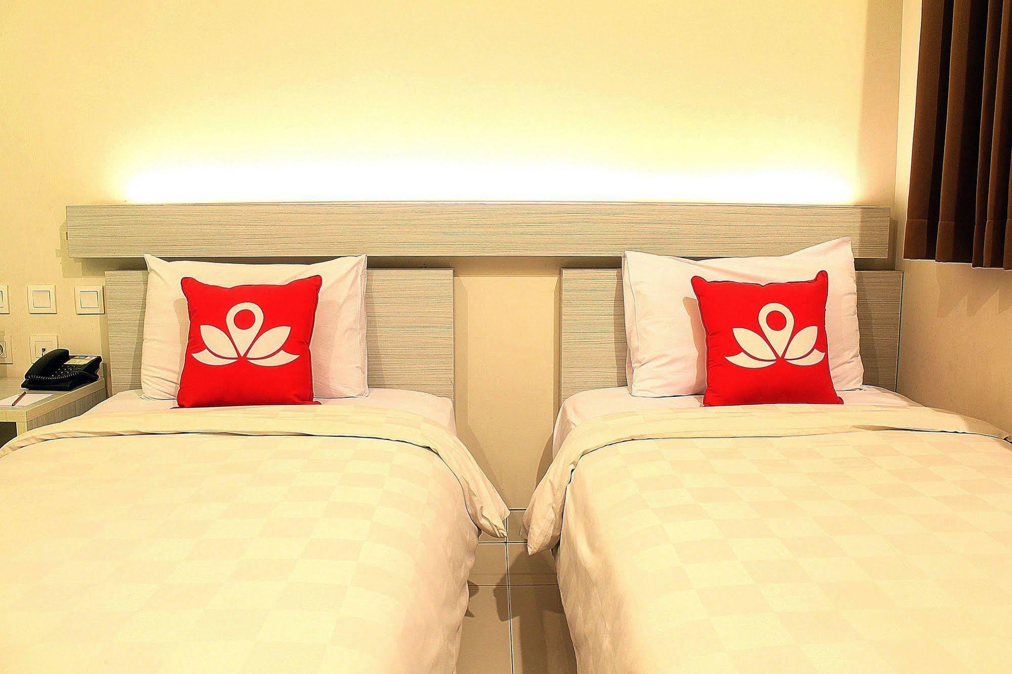 Zen Premium Setrawangi Raya Hotel Bandung Exterior foto