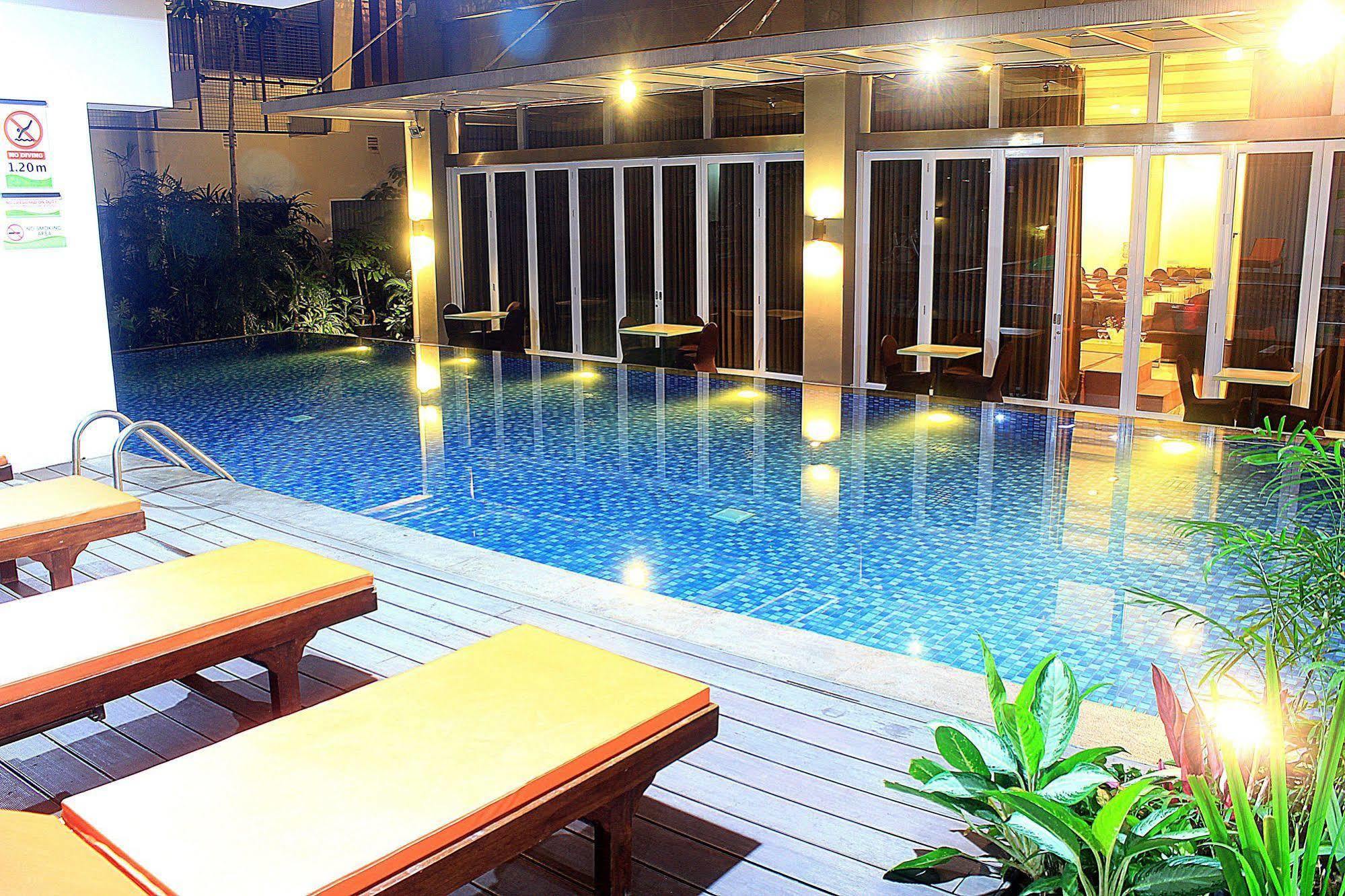 Zen Premium Setrawangi Raya Hotel Bandung Exterior foto