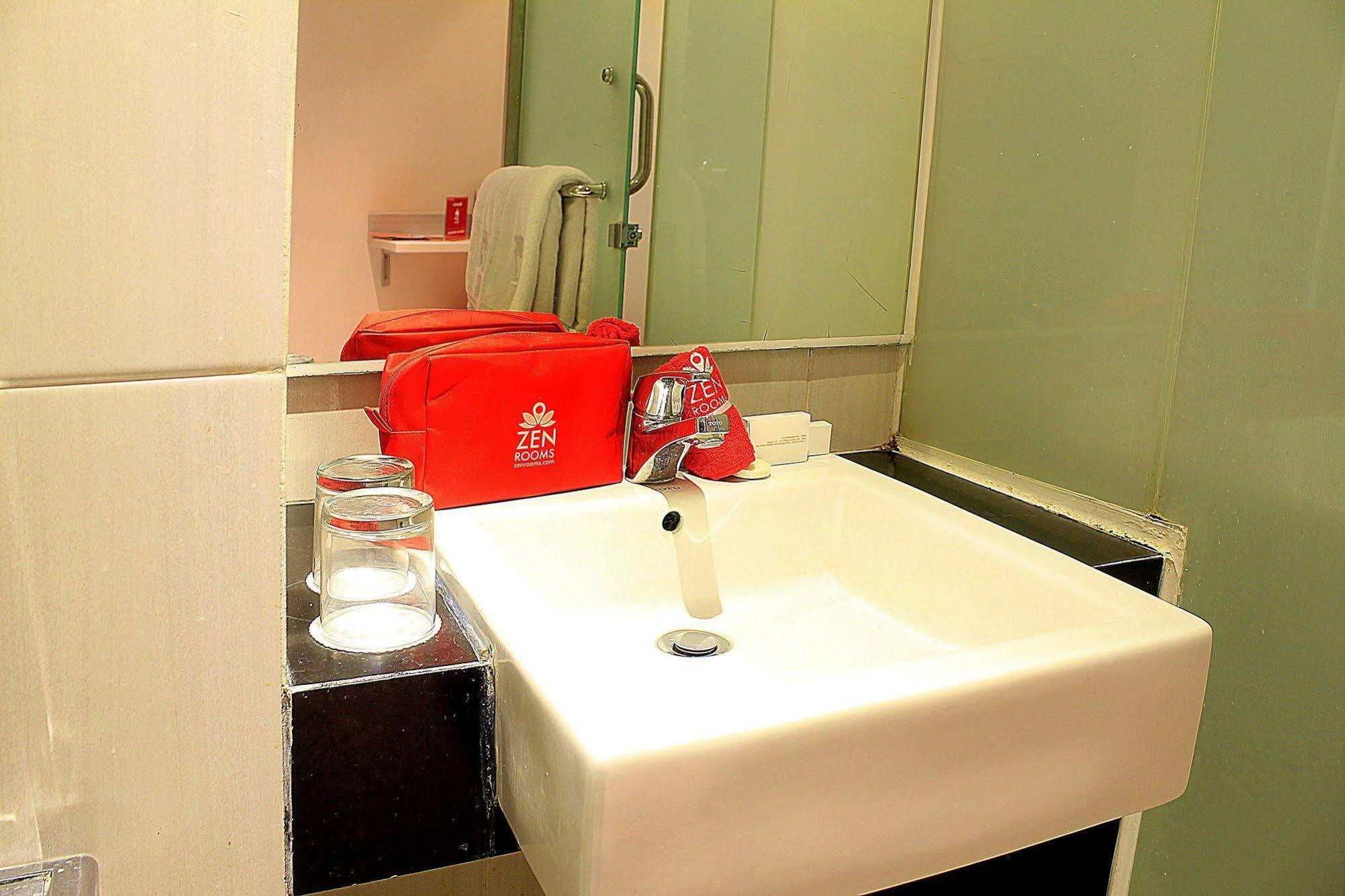 Zen Premium Setrawangi Raya Hotel Bandung Exterior foto